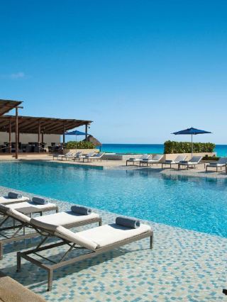 🌴🍹 Cancun's All-Inclusive Bliss: Secrets the Vine 🏖️🥂