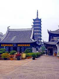 真如鎮，雖陷水泥森林中，唯這方淨土依舊