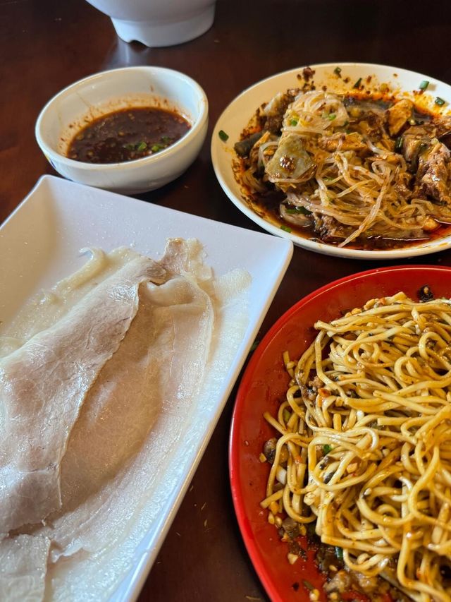 成都出發3h宜賓週末2日遊景點美食攻略
