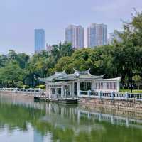 「中山公園」：免費入場，中式風格庭院，還有動物園和相親角