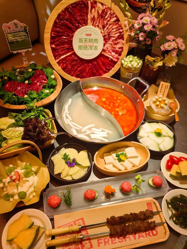當天鮮牛肉,在這家被鮮花環繞的餐廳。