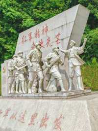 跟隨全網熱門遊戲《黑神話悟空》,打卡同款取景地白崖寨攀龍門。