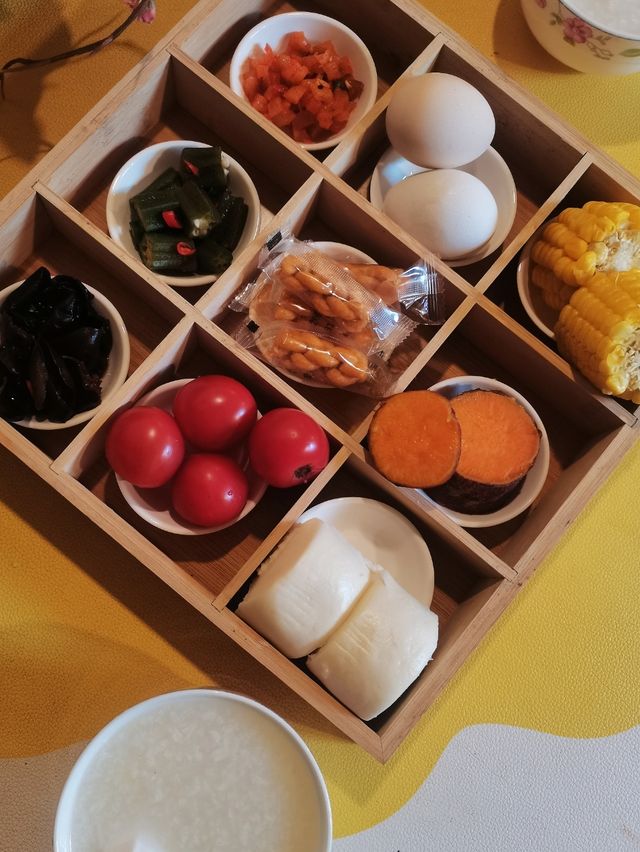 就藏在麗江古城，真的一眼望到木府。