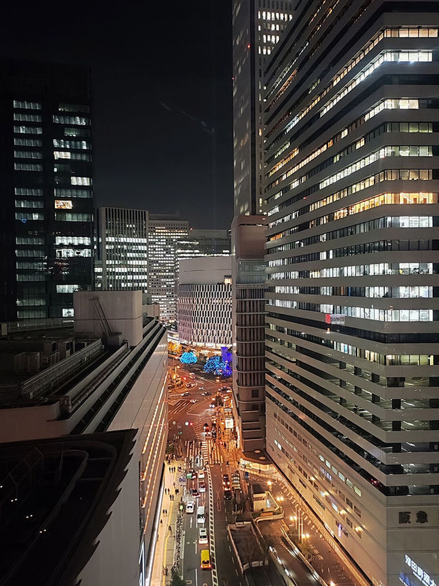大阪景點｜HEP FIVE紅色摩天輪：大阪上空的浪漫旋轉