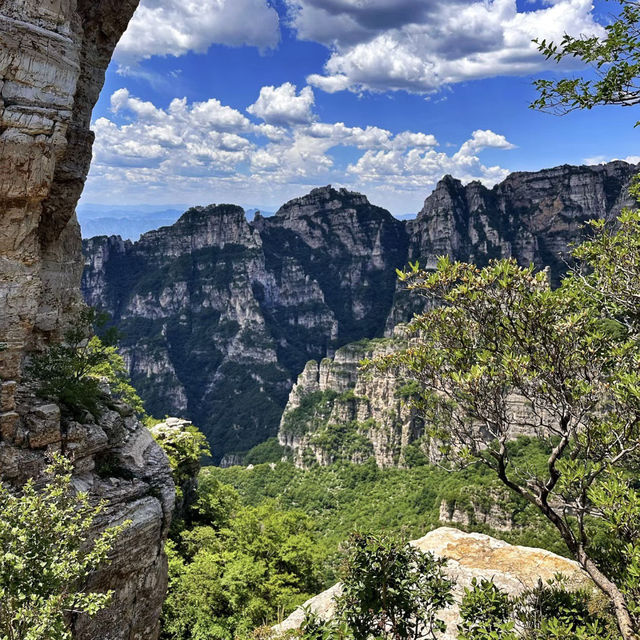 雲海奇峰中的仙境之旅——白石山的壯麗與險峻