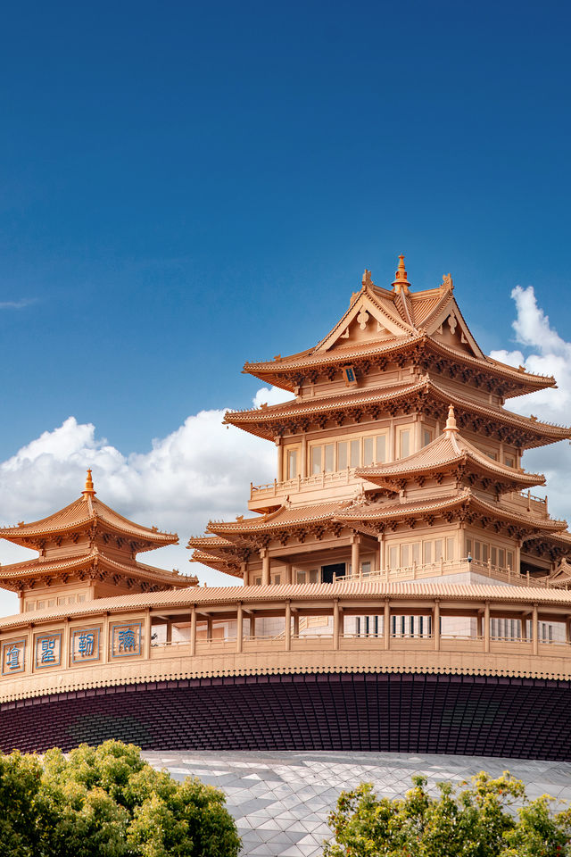 現實版天宮，寧波奉化彌勒聖壇。