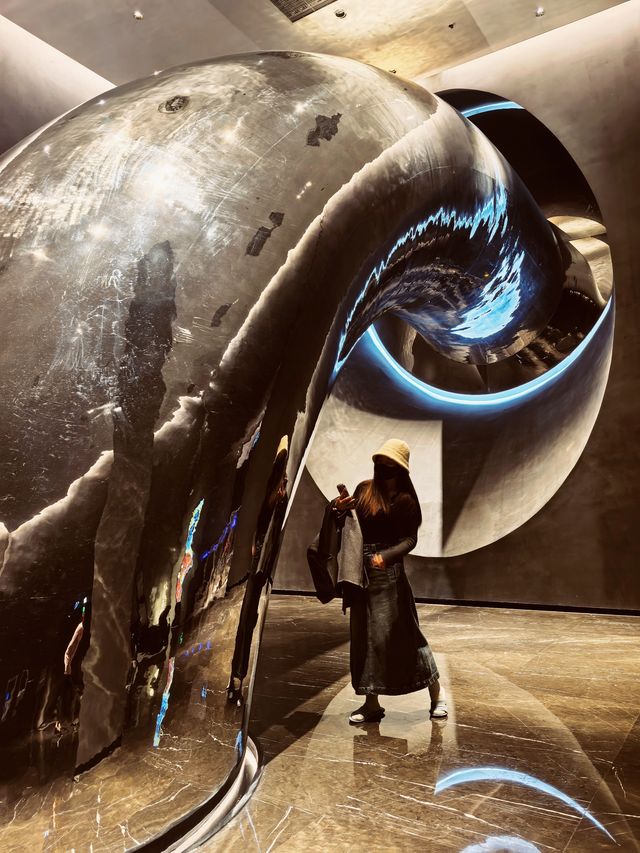 魔都賽博朋克風湯泉館：漾·Space。