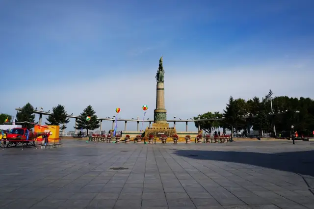 Heilongjiang | Flood Control Monument, Songhua River Bridge