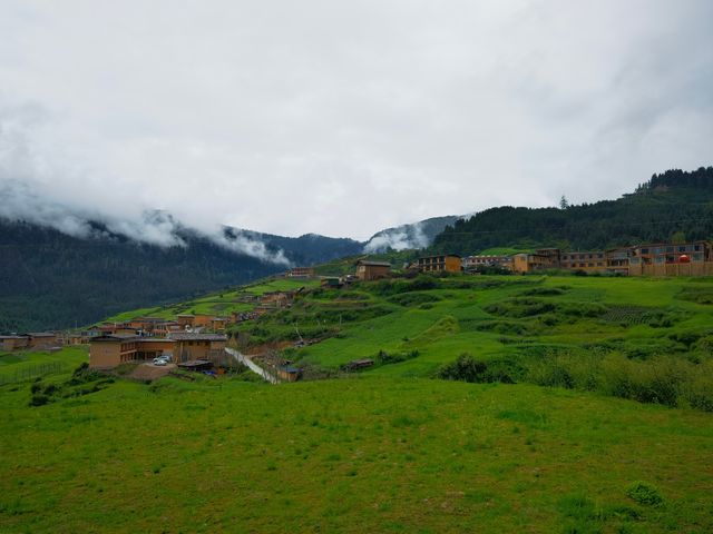 人間仙境扎尕那，雲霧繚繞，藏地風情