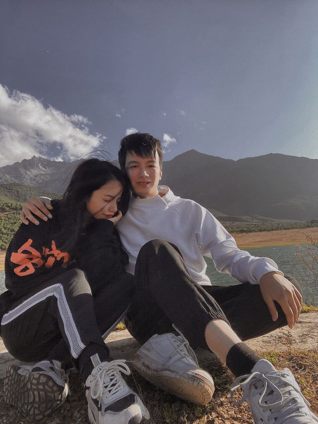 為了這家侘寂風酒店，我們倆趁著週末專程去了趟麗江