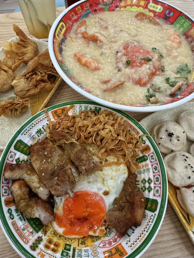 🇲🇴澳門大三巴必衝！一口爆汁生煎包+鮮甜水蟹粥太絕了！