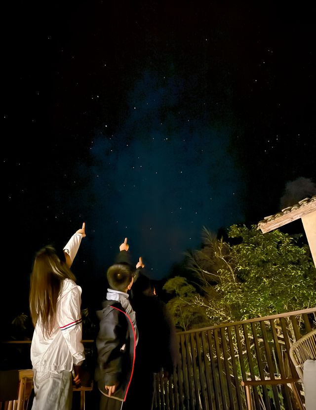 住進百年古村裡的星空民宿 枕著星河入眠
