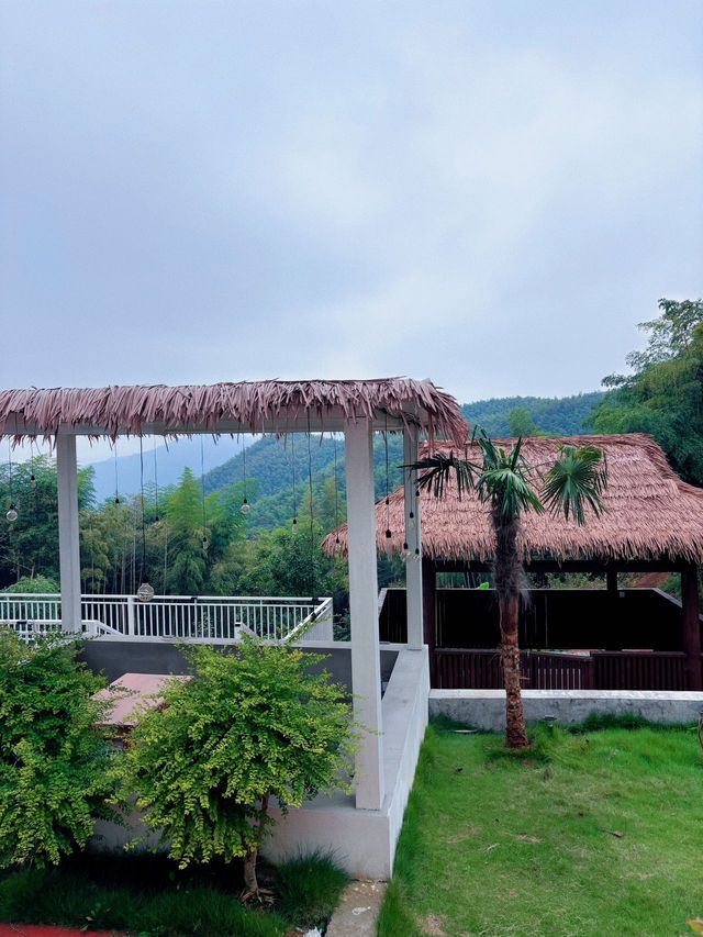 安吉隨遇｜躺平喺360°環山泳池靚宿