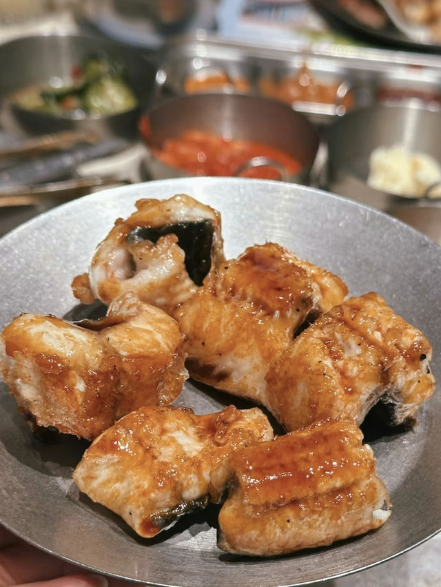 烤鰻魚滋滋滋冒油的聲音太治癒了 💕  本家鰻爐-韓式烤肉夢幻之旅