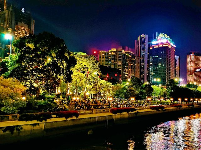 Shanghai After Dark: Exploring the City's Enchanting Nighttime Parks and Walking Streets
