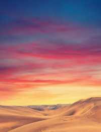 響沙灣一邊游泳一邊看沙海，魔幻到不行 