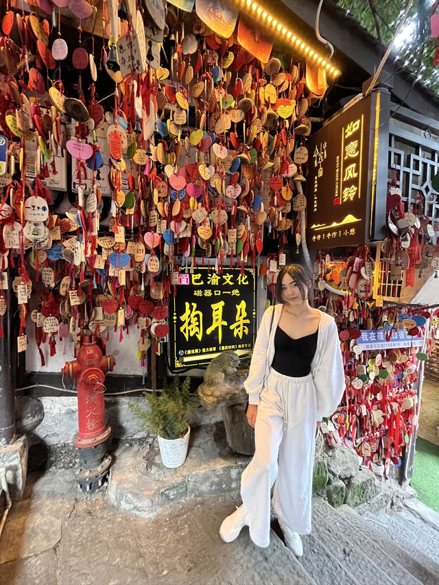 Chongqing in 3 Days: Urban Vibes, Scenic Wonders & Delicious Hotpot
