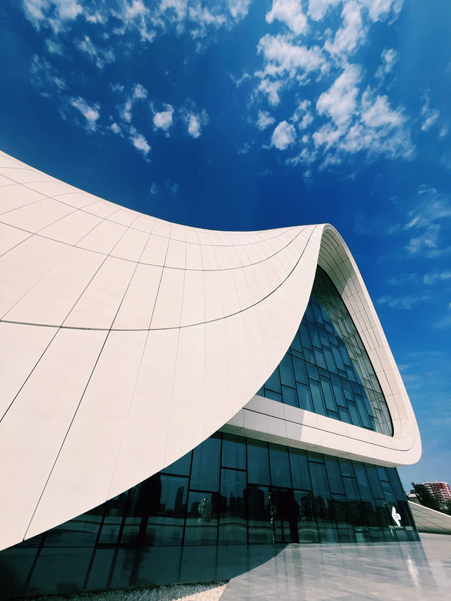 Baku's Iconic Curves: Haydar Aliyev Museum Is a MUST for Architecture Lovers 😍✨ Baku's Iconic Curves: Haydar Aliyev Museum Is a MUST for Architecture Lovers 😍✨