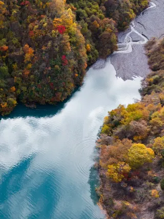 The Blue Tears of Pingwu County, Mianyang City! Rowing into a colorful forest painting