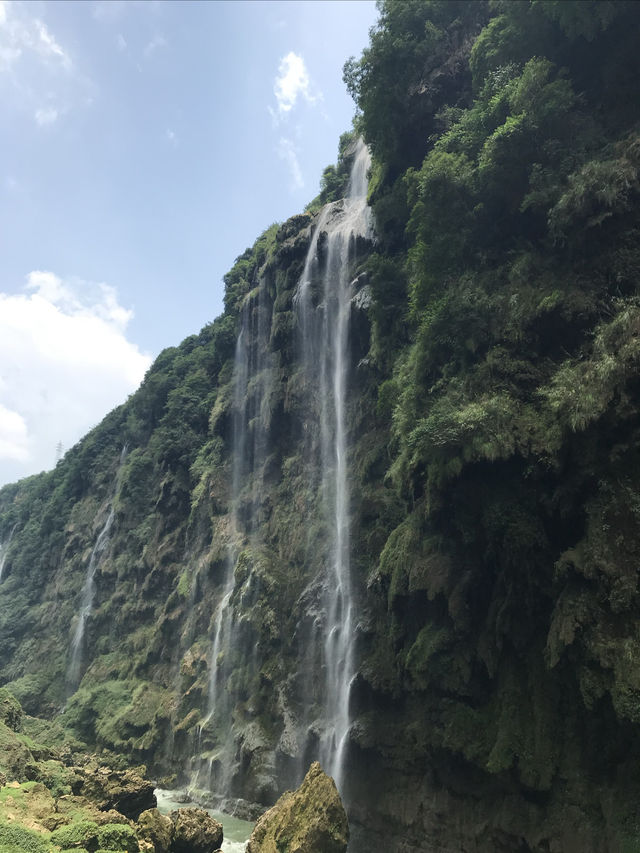 興義必打卡！穿越地球裂縫的瀑布仙境！   交通出行 地址：貴州省黔西南布依族苗族自治州興