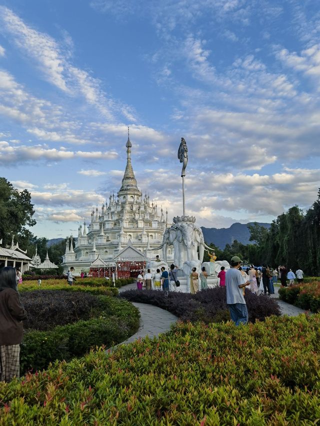 一次非常滿意的旅程~印象最深刻的是騰沖火山地質公園,自費坐了熱氣球,非常驚喜,極力推薦!!~ 銀杏村雖 一次非常滿意的旅程~印象最深刻的是騰沖火山地質公園,自費坐了熱氣球,非常驚喜,極力推薦!!~ 銀杏村雖