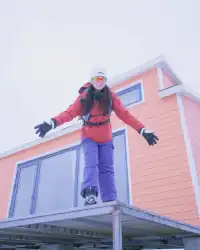 不想上班的小張今天去樺皮嶺