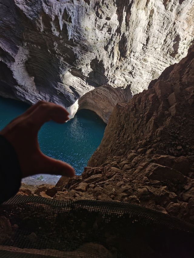 探秘人間仙境鶴峰屏山峽谷12月獨家避世指南！  屏山峽谷 恩施秘境天花板！中國版"仙本那"懸浮船