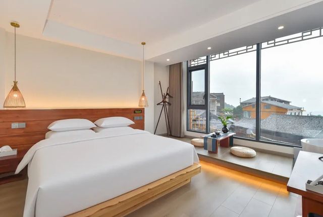 堂安侗寨這家觀景民宿直接把「住進風景裡」