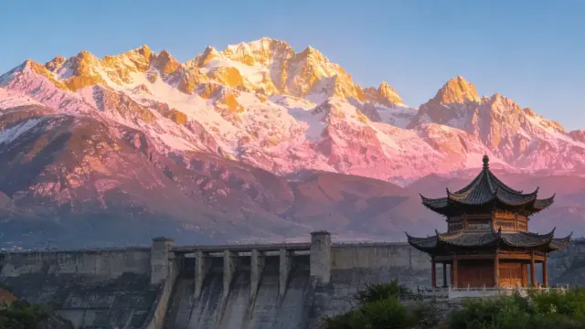 In Chengdu, I found the "Anywhere Door" to the snow mountains