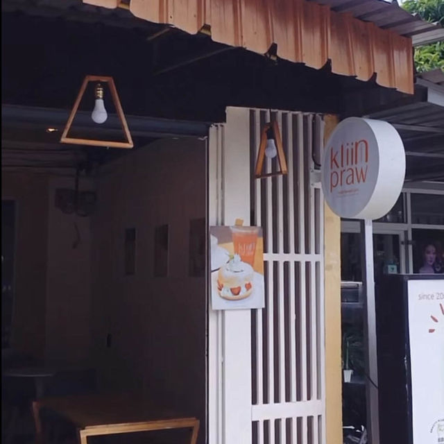 ไปนั่งชิลที่ร้าน | KLIIN PRAW-กลิ่นพร้าว