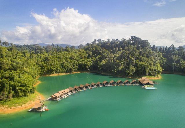แพ 500 ไร่ (500 Rai Khao Sok Floating Resort)