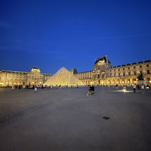 Summer evening with Seine and Lourve