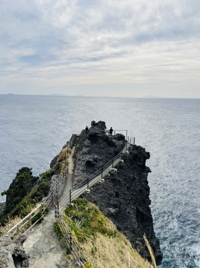 断崖絶壁屋 静岡県/石室神社】断崖絶壁に社殿がある神社 | Trip.com 南伊豆町
