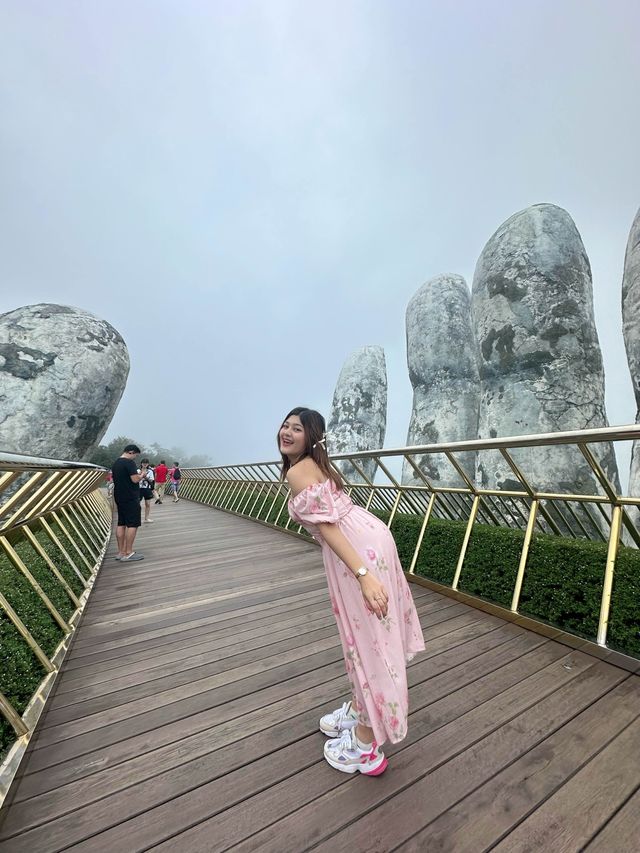 แจกมุมถ่ายรูป สะพานมือ 🇻🇳🪭