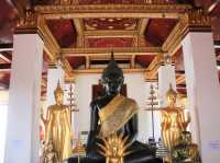 สักการะพระพุทธชินราช พิษณุโลก