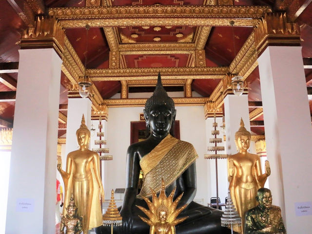 สักการะพระพุทธชินราช พิษณุโลก