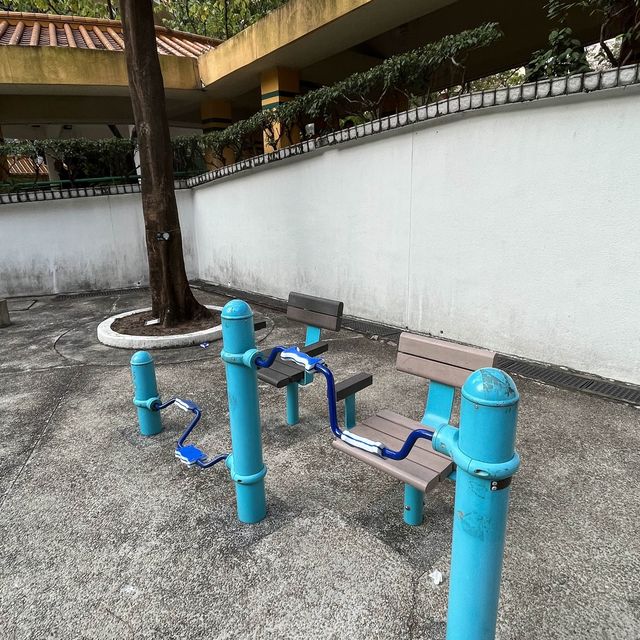 黃大仙下邨內嘅龍趣園何鴻燊公園