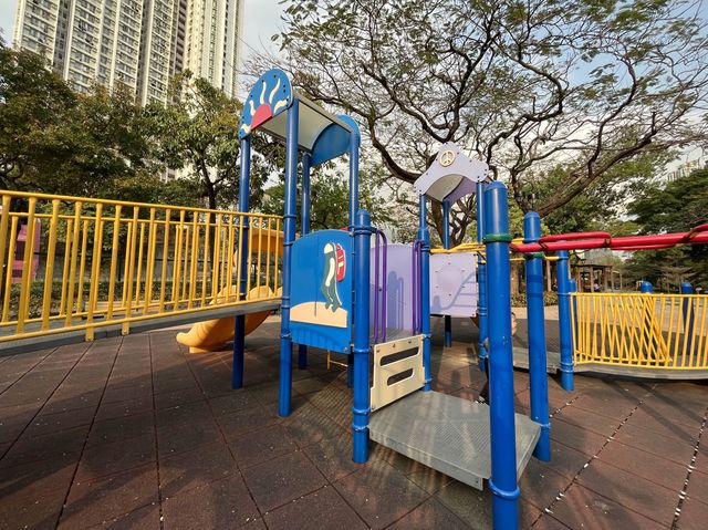 九龍城廣場旁邊嘅賈炳達道公園