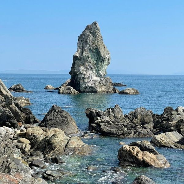 【上立神岩/兵庫県】沼島に聳え立つシンボル