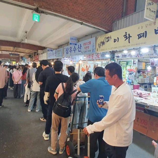 廣藏市場🤩麻藥飯捲！生牛肉+生章魚還有一個綠豆餅