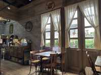 北海道・小樽。雑貨屋さんに併設されたレトロで落ち着きのあるカフェ『Cafe DECO』