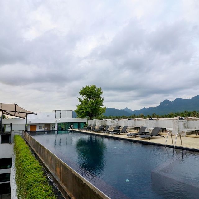 Varinah Resort ที่พักหรูติดทะเล สามร้อยยอด ประจวบ