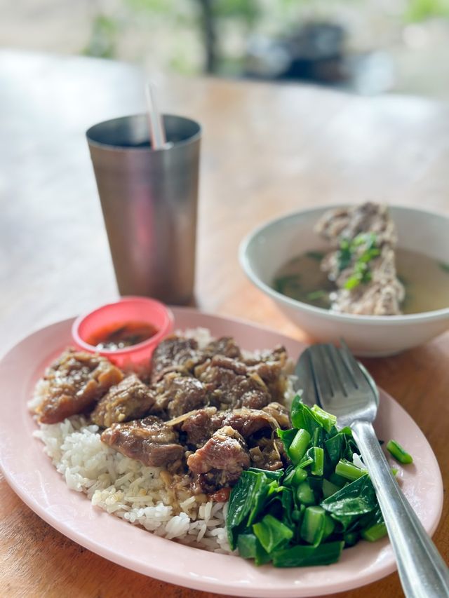 ร้าน ก๋วยเตี๋ยวบ้านนอกสูตรโบราณ 🥗