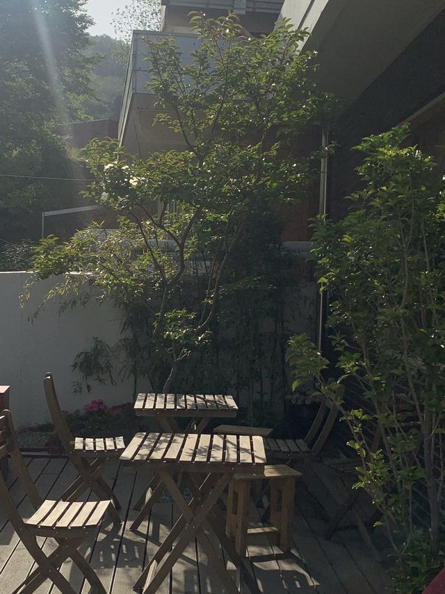 우드감성에 테라스까지 있는 순천 카페 ‘카페쉐어’