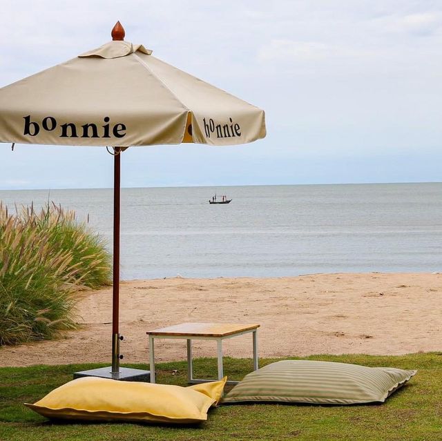 bOnnie on the beach