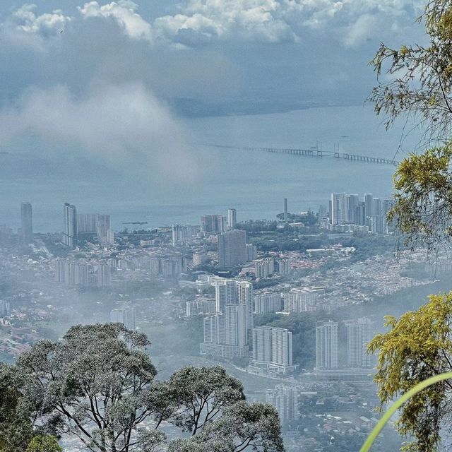 征服自然之巔！探索檳城升旗山生態公園🌳🌄🦋