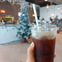 จิบกาแฟกับวิวทะเล @ Sloths Cafe พัทยา