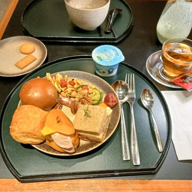 Luxurious Cathay Pacific Lounge Breakfast 