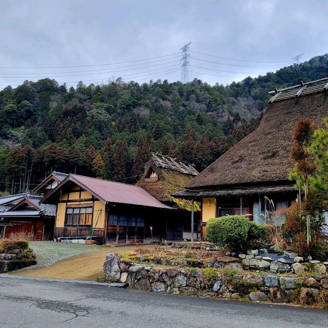 Kayabuki No Sato หมู่บ้านเก่าอันแสบสงบ