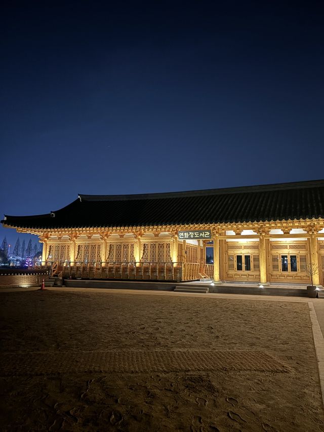 산책하며 도서관에서 책도 읽을 수 있는 덕진공원🩵